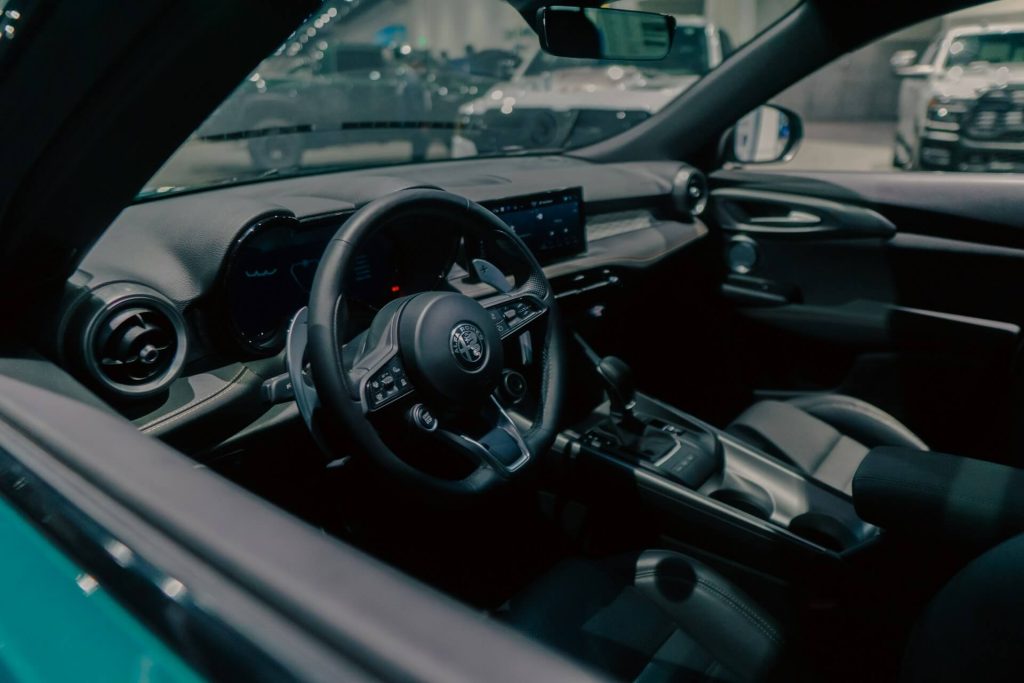 alfa romeo tonale interior